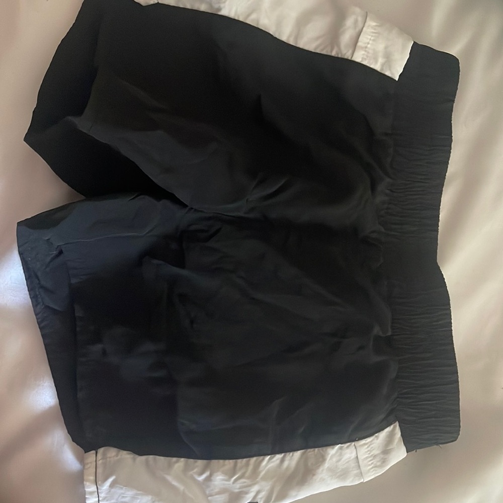 Girl's shorts Size xs4/5 used.